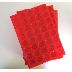 A02-PLATEAU 40 CASES RONDES PLASTIQUE ROUGE PAR 10